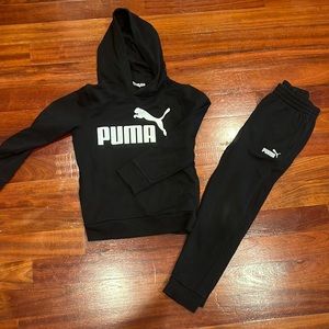 Boys Puma sweatshirt and sweatpants size Small 7/8 black